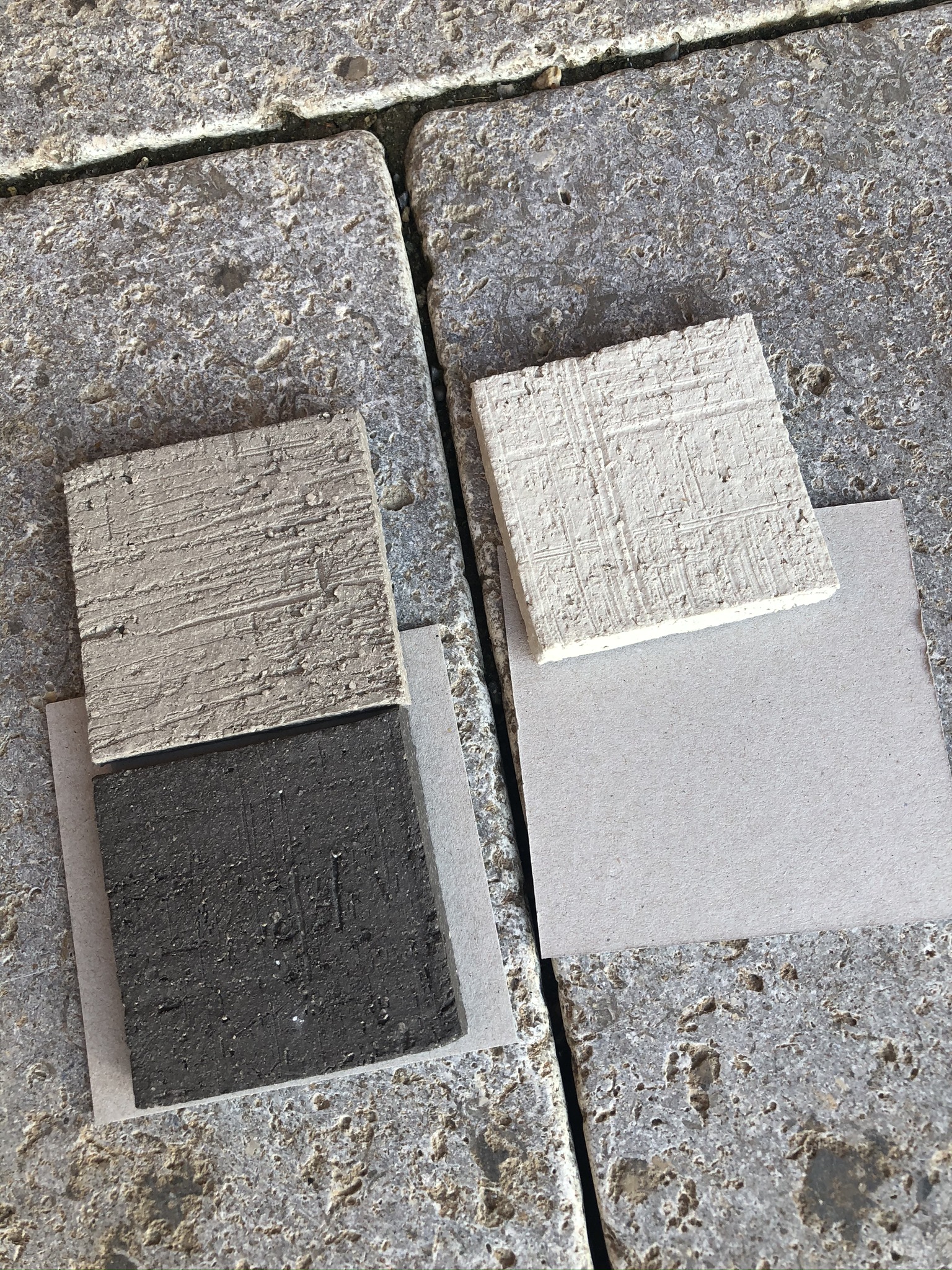 Materialproben für die Atelier-Vierkant-Gefäße